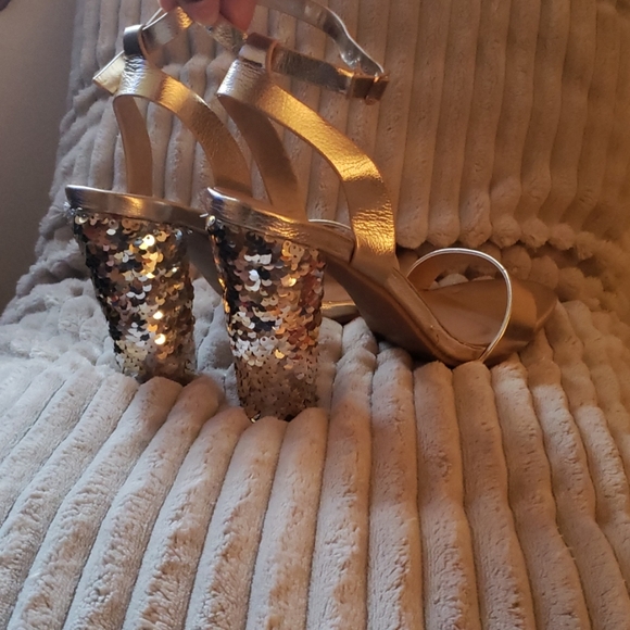 Heels - Picture 3 of 3